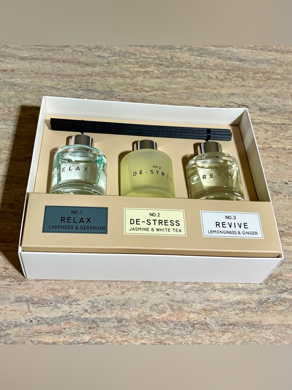 3-Scent Reed Diffuser Set with Reeds - Picture 3 of 16